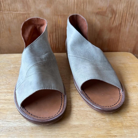 Free People Mont Blanc Asymmetrical Open Toe cut out Leather flat Sandal Gray - Picture 4 of 10